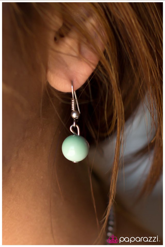 Paparazzi ♥ Part Of The Movement - Green ♥ Necklace