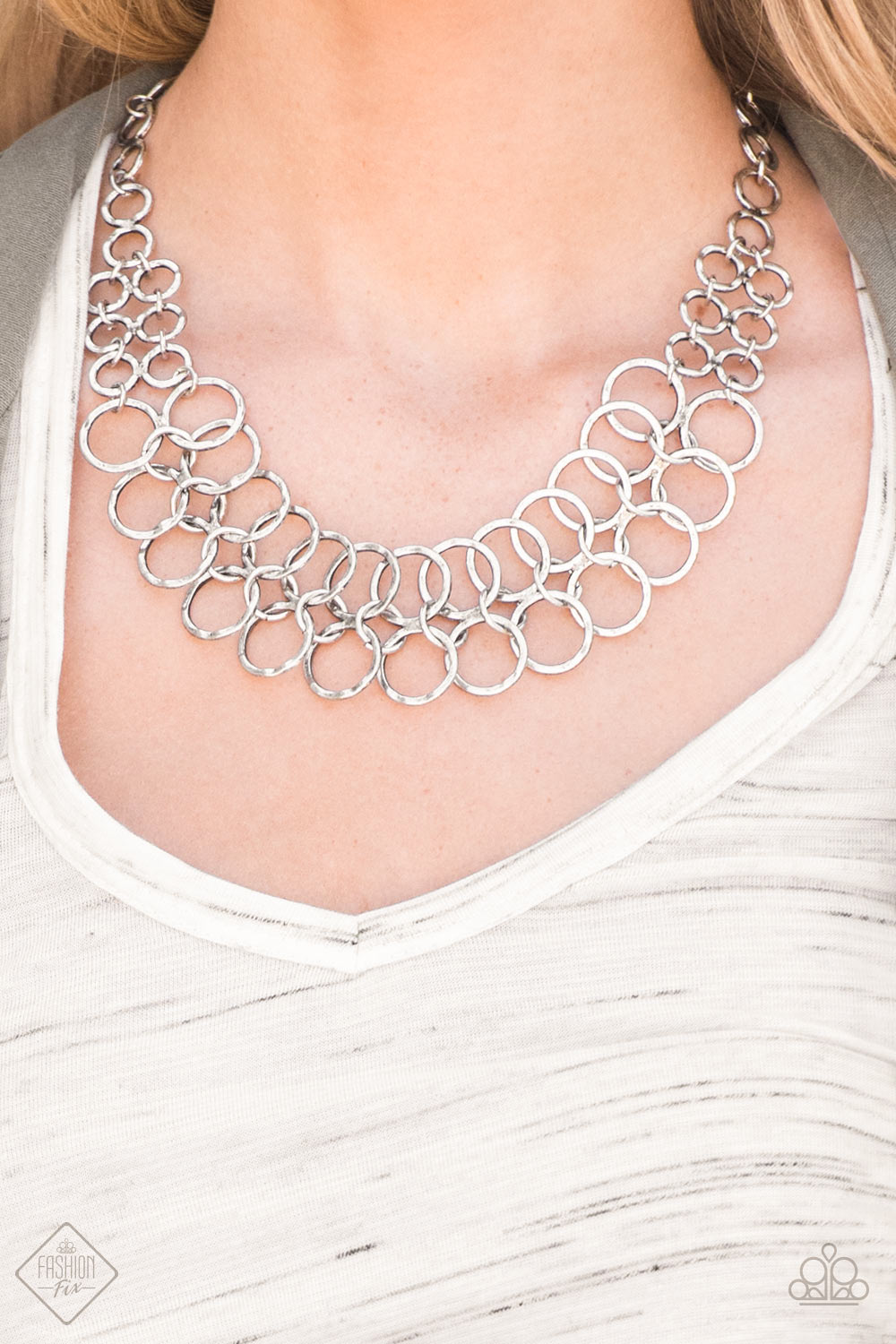 Paparazzi ♥ Metro Maven - Silver ♥  Necklace