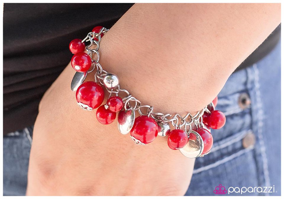 a-nighttime-stroll-red-p9wh-rdxx-005xx