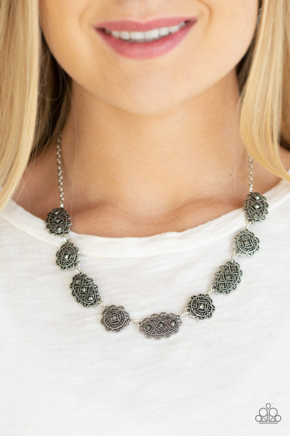 Paparazzi ♥ Vintage Vogue - Silver ♥  Necklace
