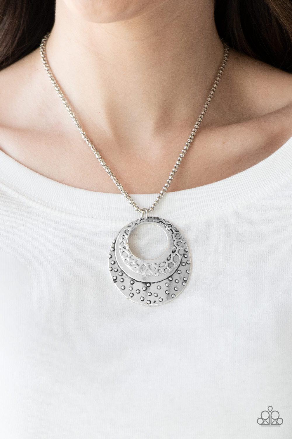 Paparazzi ♥ Texture Trio - Silver ♥  Necklace