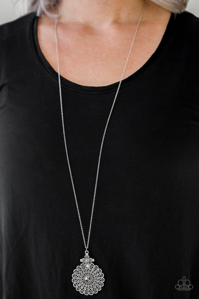 Paparazzi ♥ Walk On The WILDFLOWER Side - Silver ♥ Necklace