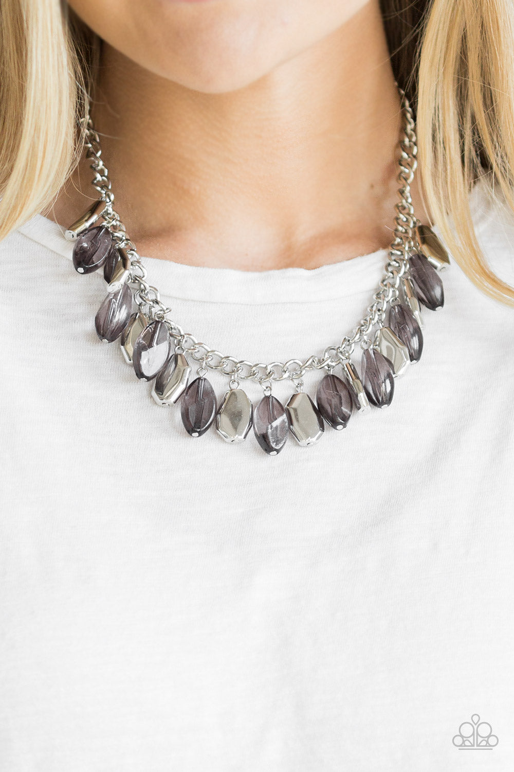Paparazzi ♥ Fringe Fabulous - Silver ♥  Necklace