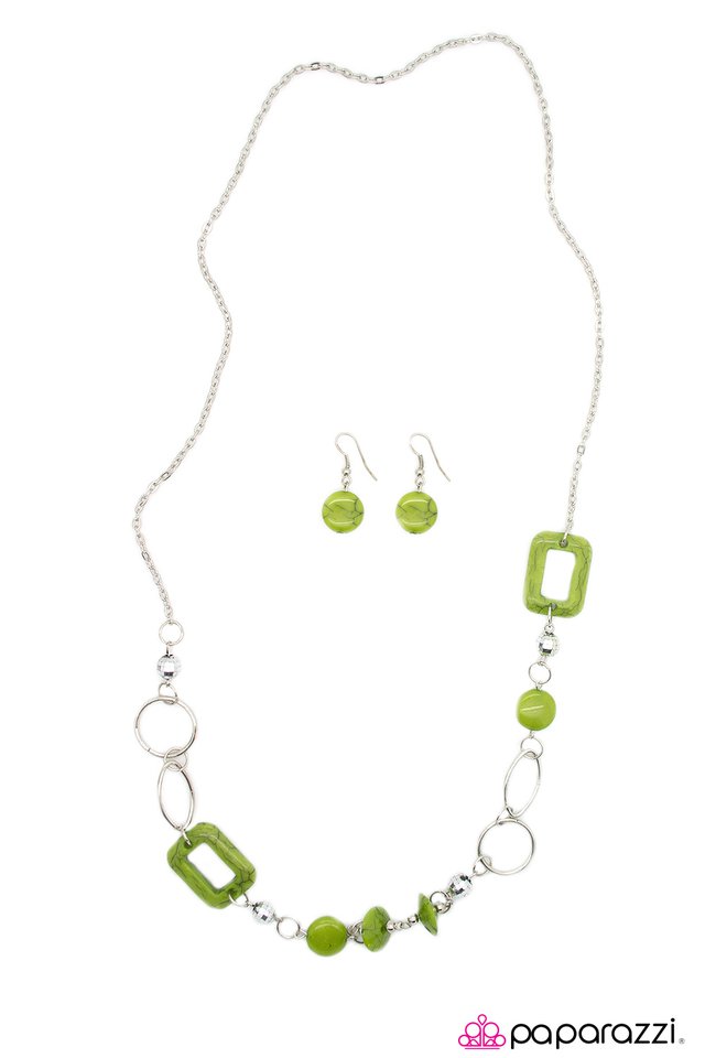 Paparazzi ♥ Just Around the Corner - Green ♥ Necklace