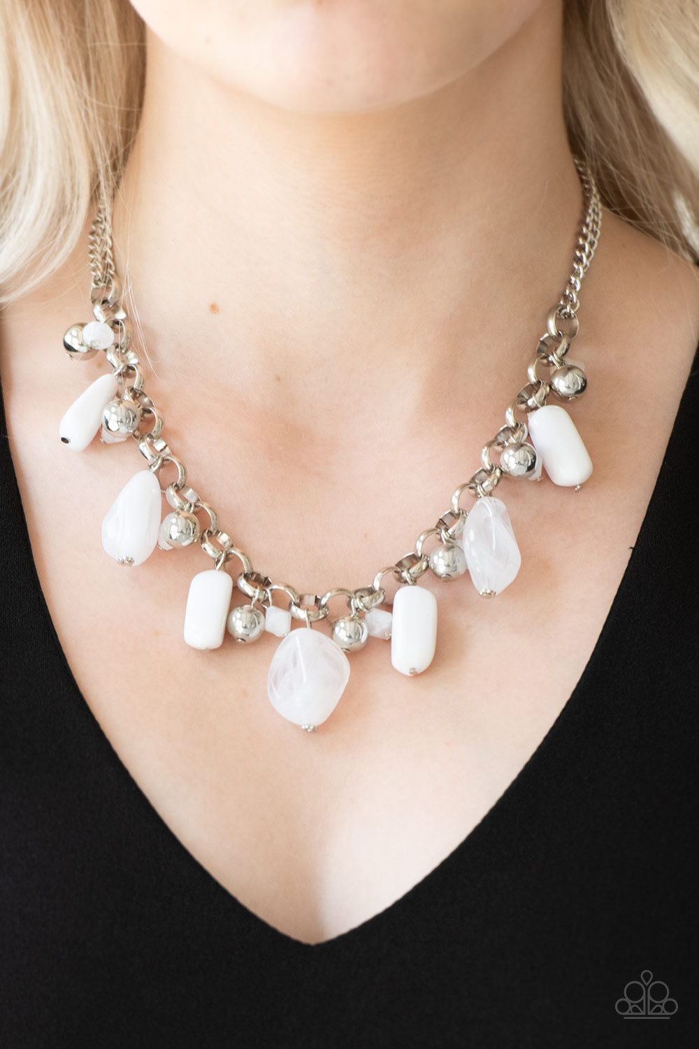 Paparazzi ♥ Grand Canyon Grotto - White ♥  Necklace