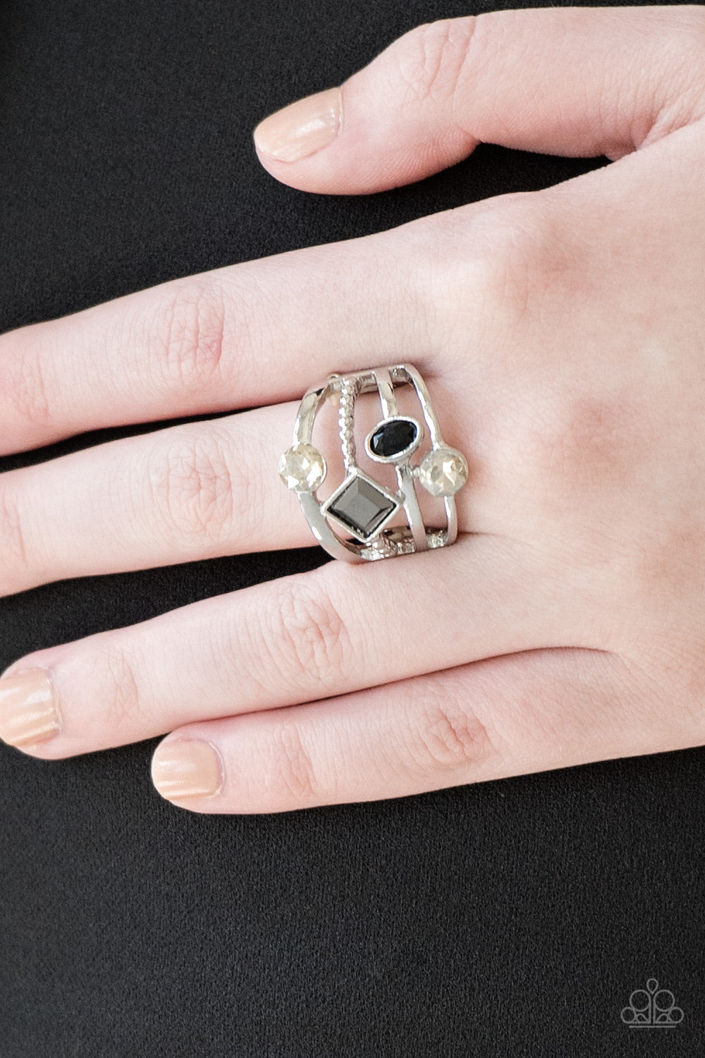 Paparazzi ♥ Urban Meditation - Black ♥  Ring