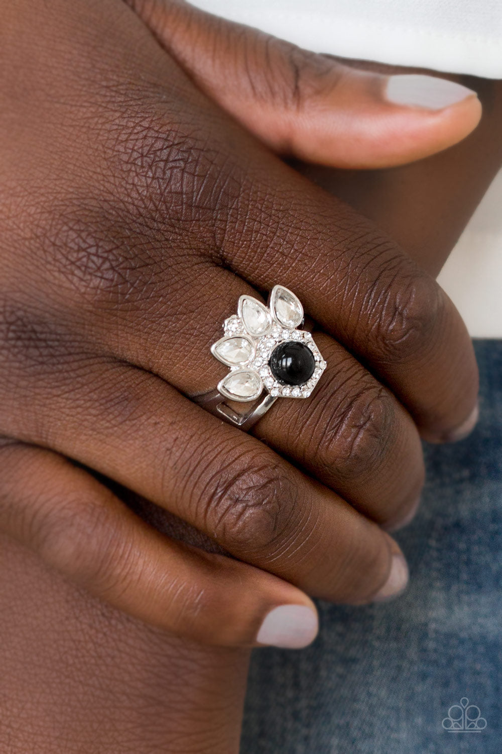 Paparazzi ♥ Crown Coronation - Black ♥  Ring