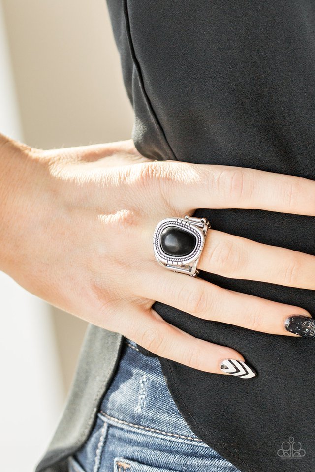 Paparazzi ♥ Out On The Range - Black ♥ Ring