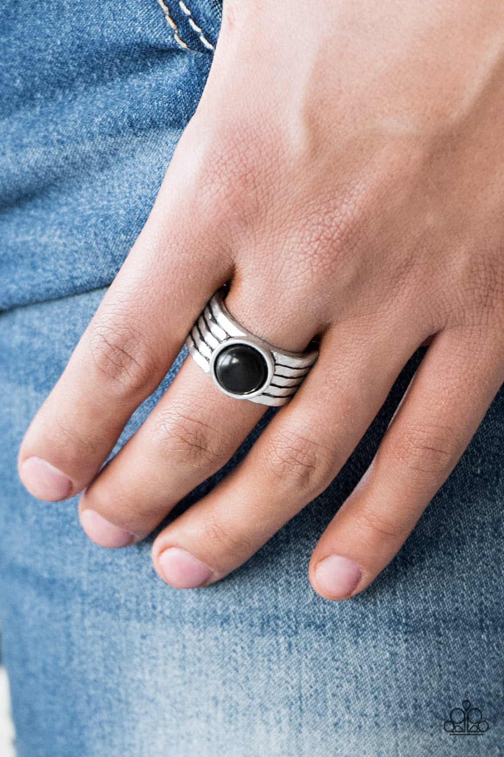 Paparazzi ♥ Blooming Badlands - Black ♥  Ring