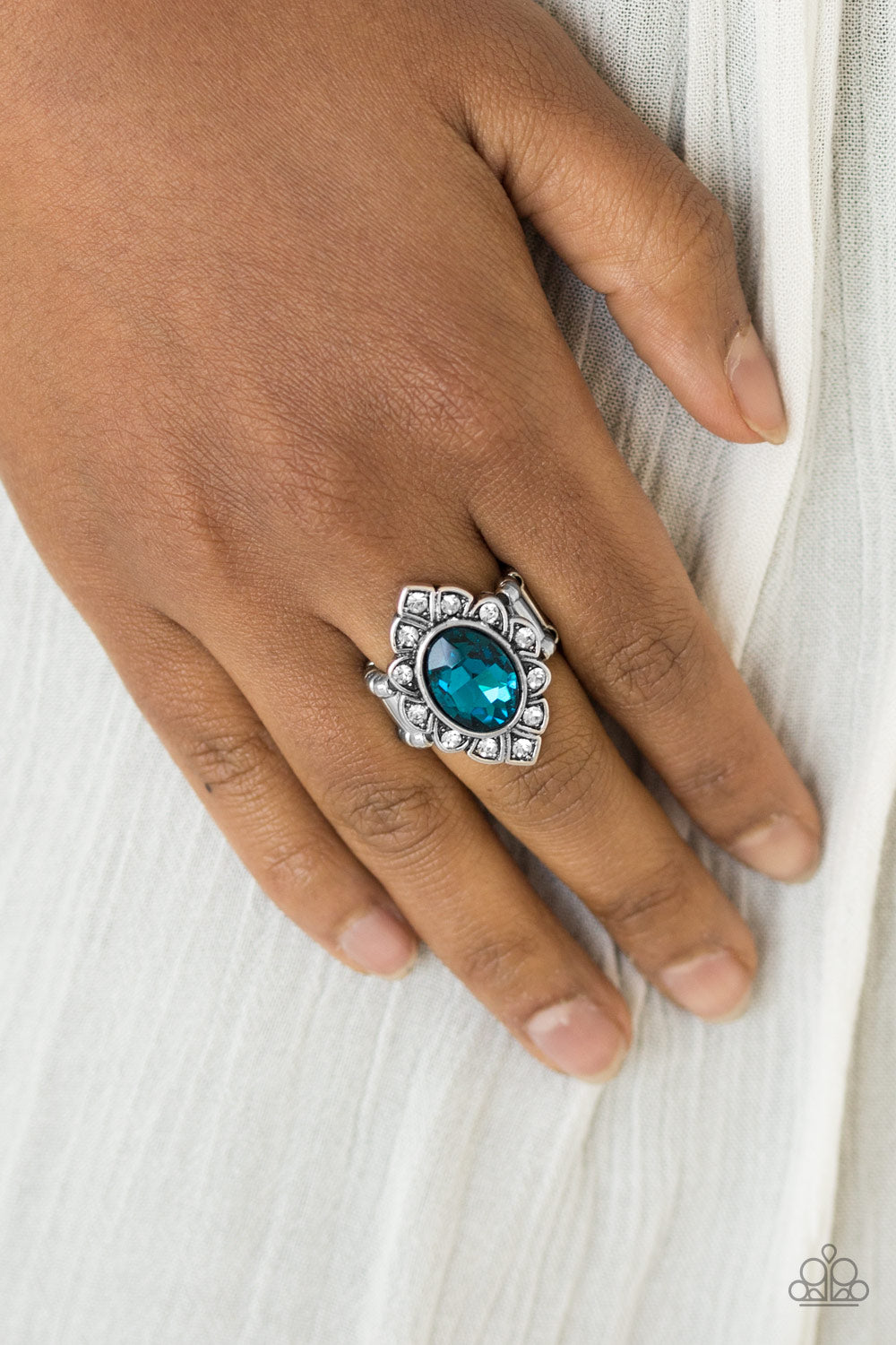 Paparazzi ♥ Power Behind The Throne - Blue ♥  Ring