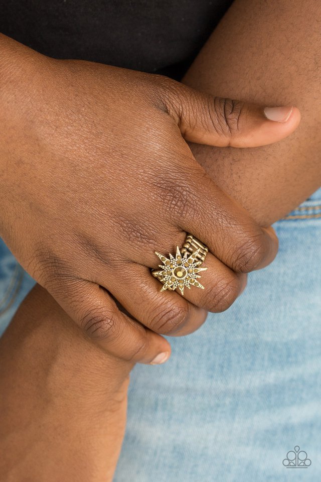 Paparazzi ♥ Super Stellar - Brass ♥ Ring