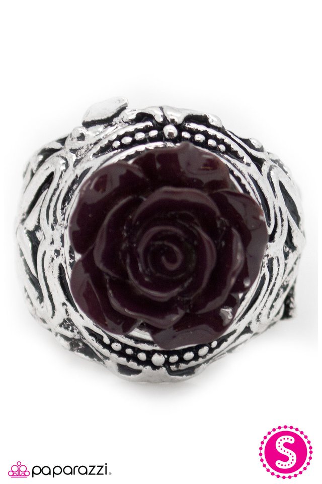 Paparazzi ♥ Every Rose Has Its Thorn - Purple ♥ Ring
