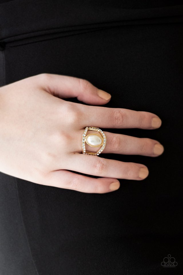Paparazzi ♥ Radiating Riches - Gold ♥ Ring