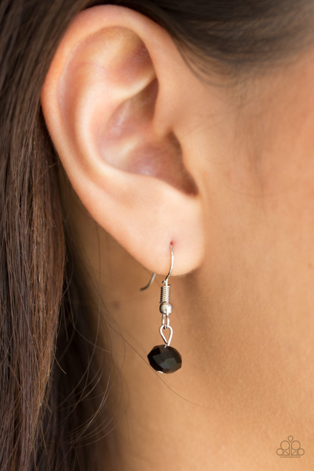 Paparazzi ♥ On The Front SHINE - Black ♥  Necklace