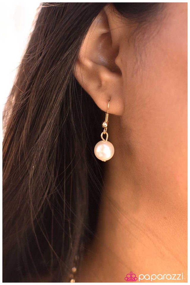 Paparazzi ♥ Bustling Brilliance - White ♥ Necklace