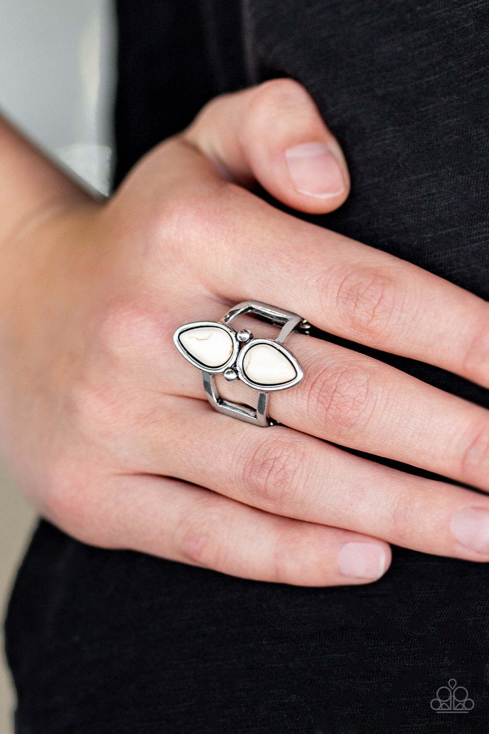 Paparazzi ♥ Simply Saharan - White ♥  Ring
