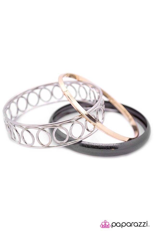 Paparazzi ♥ Coil Up and Shine - Silver ♥ Bracelet