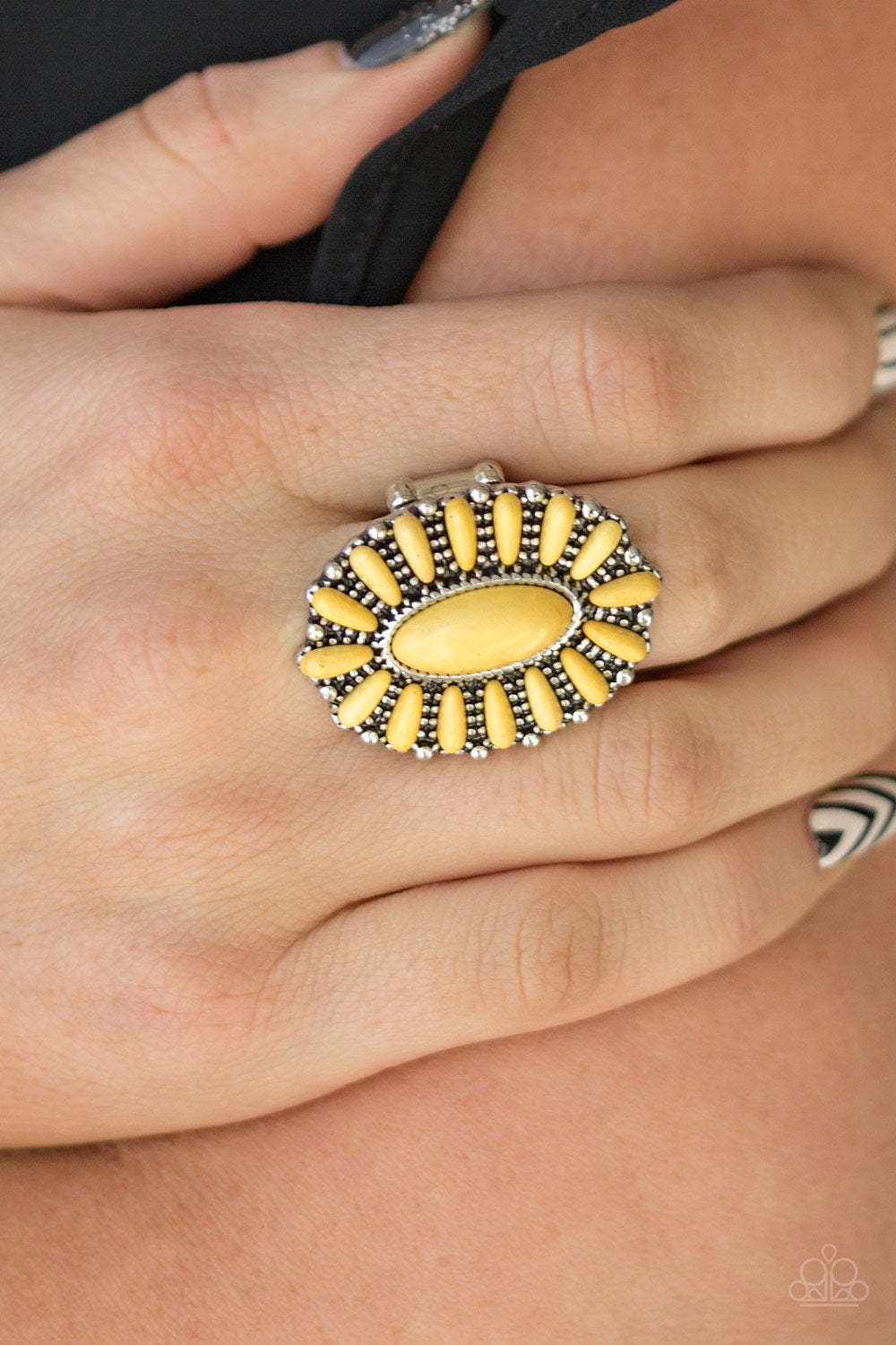 Paparazzi ♥ Cactus Cabana - Yellow ♥  Ring