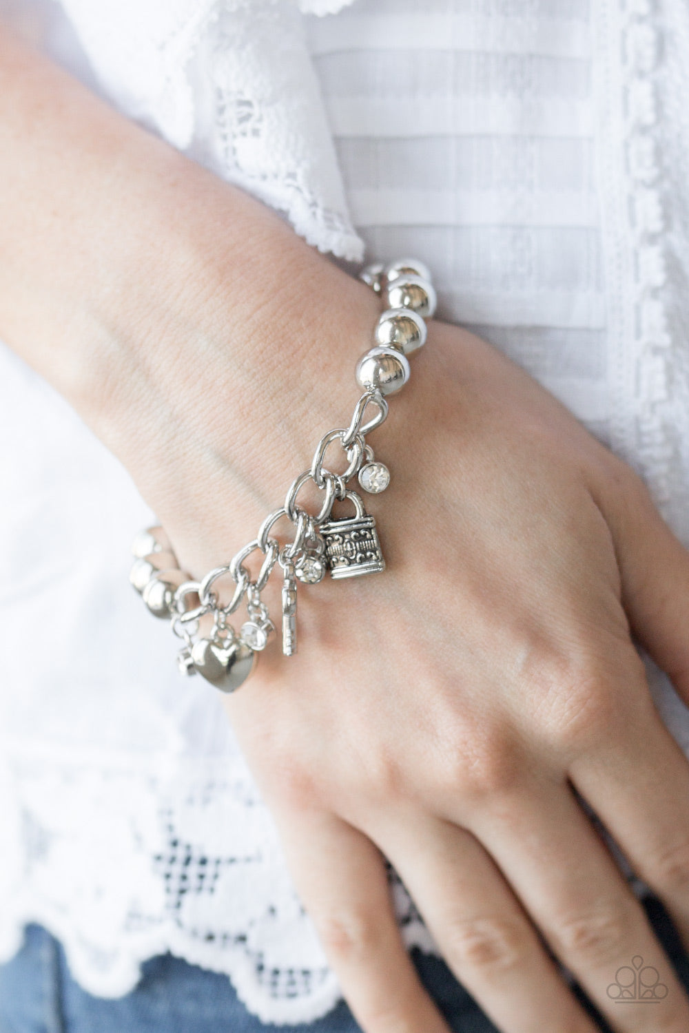 Paparazzi ♥ Feelin Flirtatious - White ♥  Bracelet