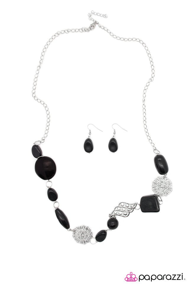 Paparazzi ♥ Let Me Elaborate - Black ♥ Necklace