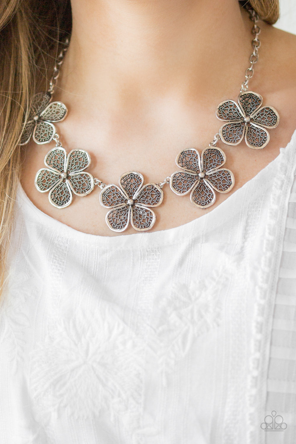 Paparazzi ♥ No Common Daisy - Silver ♥  Necklace
