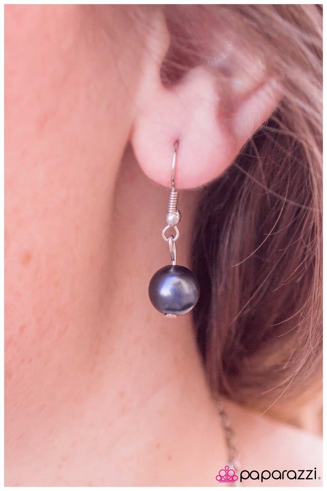 Paparazzi ♥ The Toast of the Town - Blue ♥ Necklace