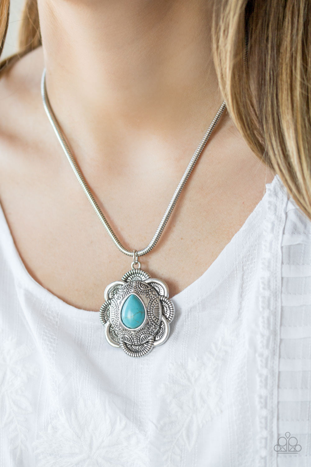 Paparazzi ♥ Mojave Meadow - Blue ♥  Necklace