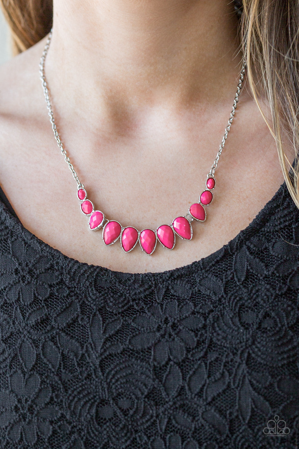 Paparazzi ♥ Maui Majesty - Pink ♥  Necklace