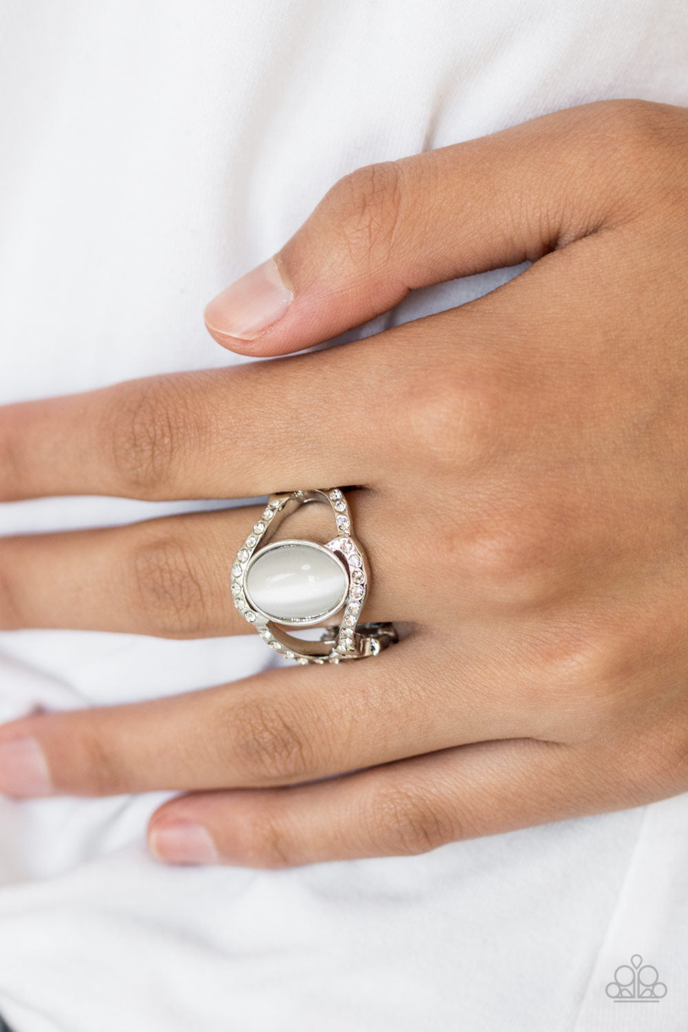 Paparazzi ♥ Moulin Moon - White ♥  Ring