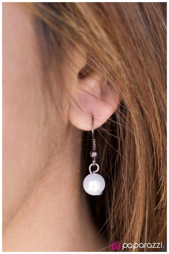 Paparazzi ♥ Life Goes On - White ♥ Necklace