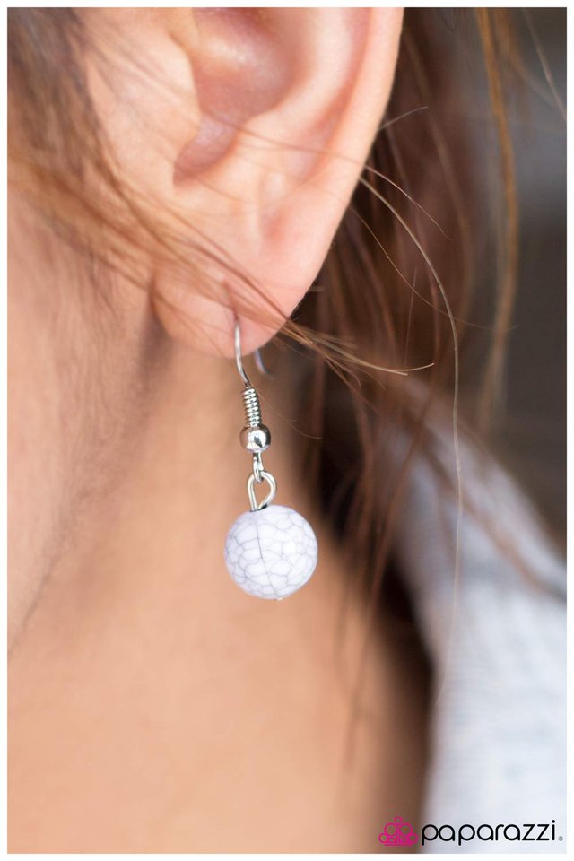 Paparazzi ♥ Smooth Sailing - White ♥ Necklace