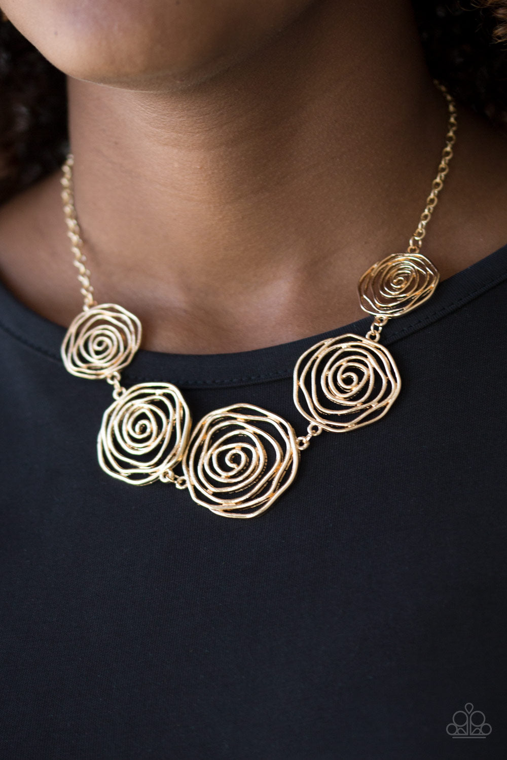Paparazzi ♥ Rosy Rosette - Gold ♥  Necklace