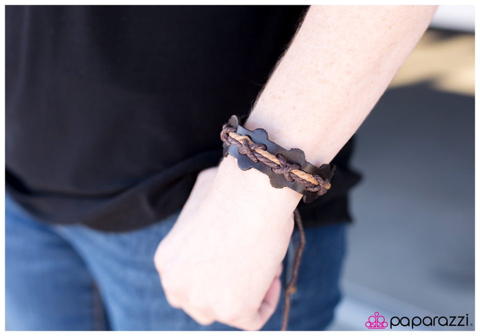 bursting-at-the-seams-p9ur-bnxx-001lc