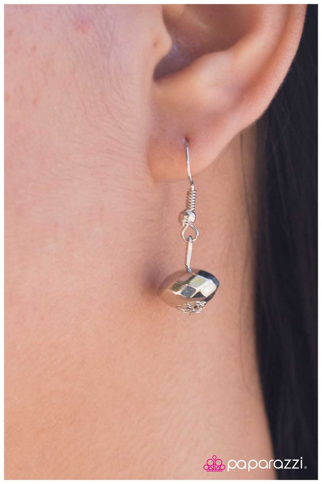 Paparazzi ♥ Down the Rabbit Hole - Silver ♥ Necklace