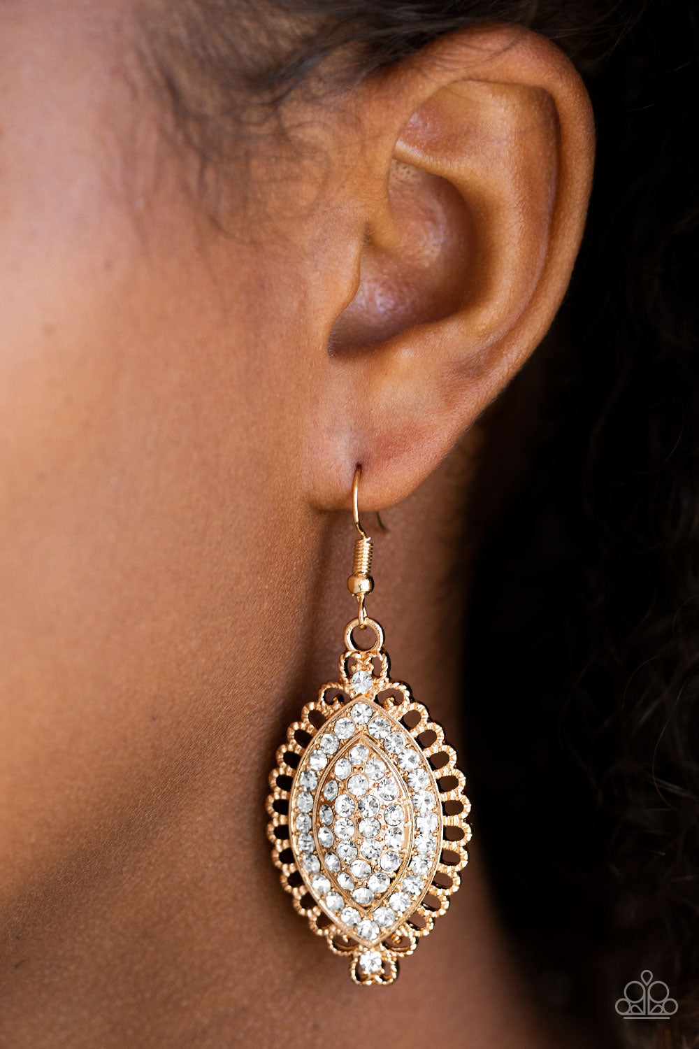Paparazzi ♥ Pretty Prestigious - Gold ♥  Earrings