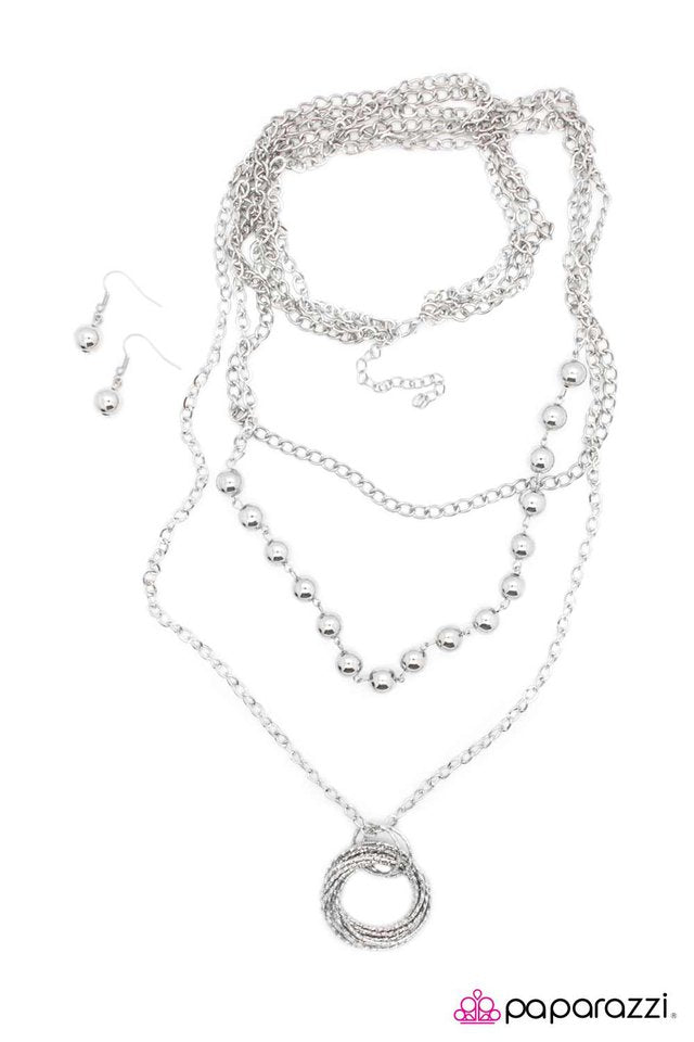 Paparazzi ♥ Endless Possibilities - Silver ♥ Necklace