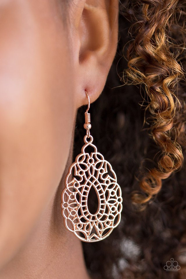 Paparazzi ♥ Wisteria Histeria - Rose Gold ♥ Earrings