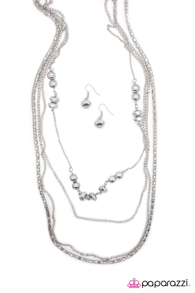 Paparazzi ♥ Parallel Universe - Silver ♥ Necklace