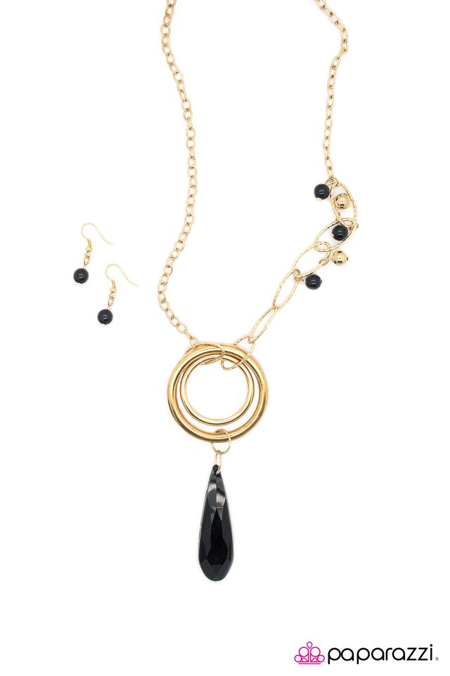 Paparazzi ♥ Rumor Has It - Gold ♥ Necklace