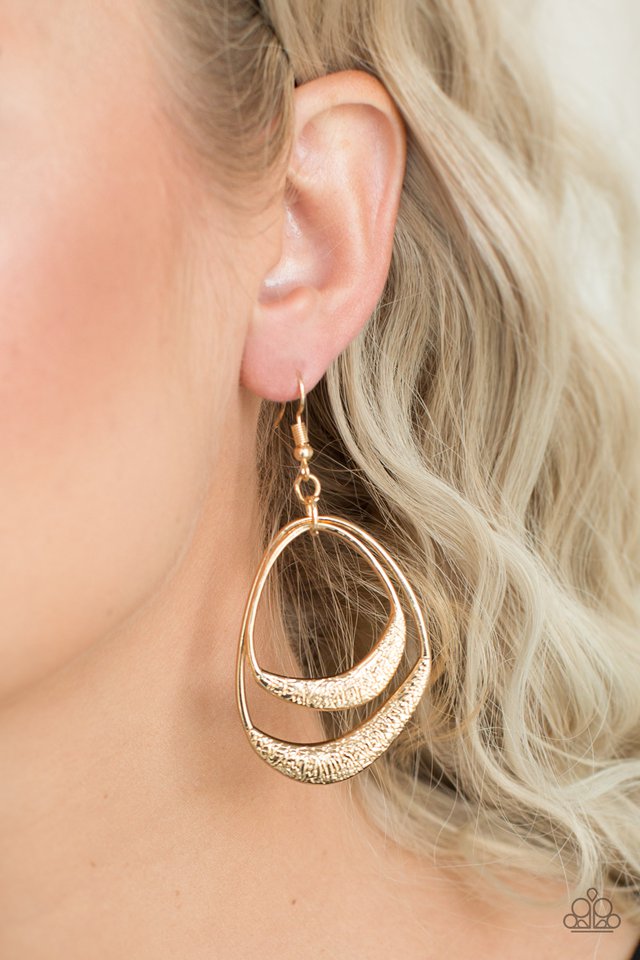 Paparazzi ♥ Follow The Beaten Path - Gold ♥ Earrings