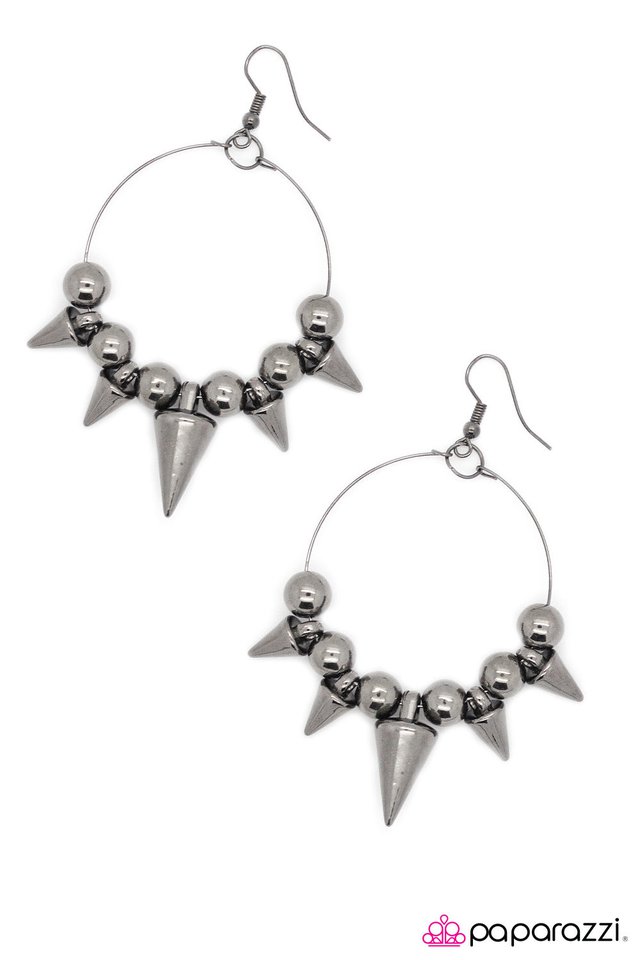 Paparazzi ♥ Survival Mode - Black ♥ Earrings