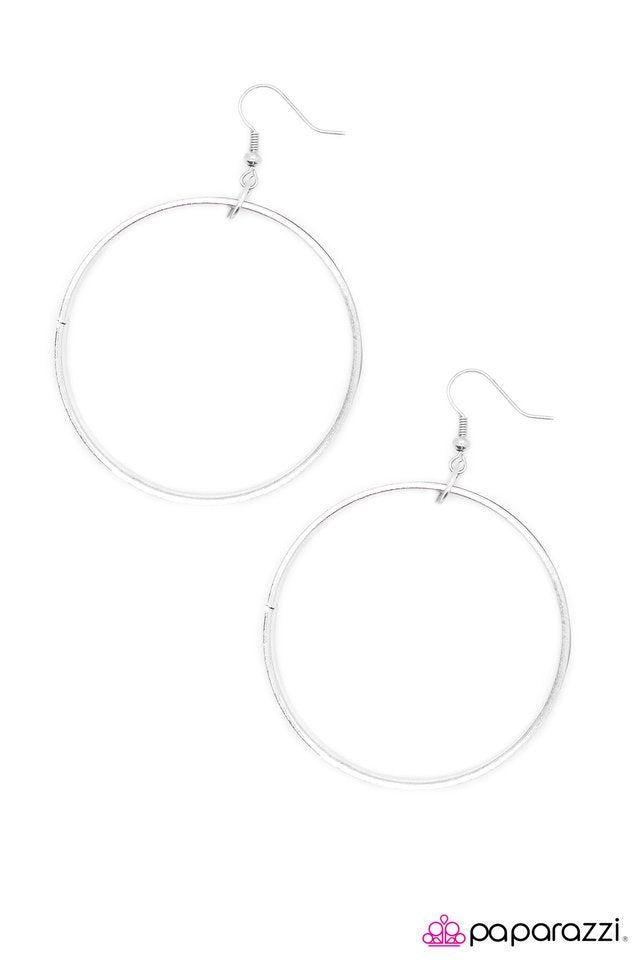 Paparazzi ♥ Outside Looking In - Black ♥ Earrings