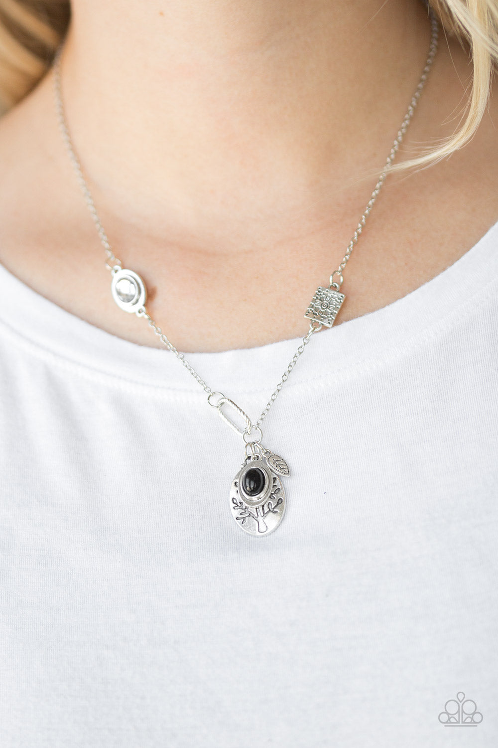 Paparazzi ♥ Wanderlust Way - Black ♥  Necklace
