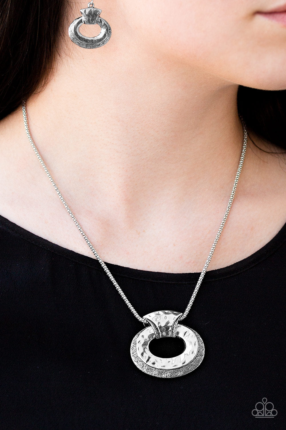 Paparazzi ♥ Retro Rebel - Silver ♥  Necklace