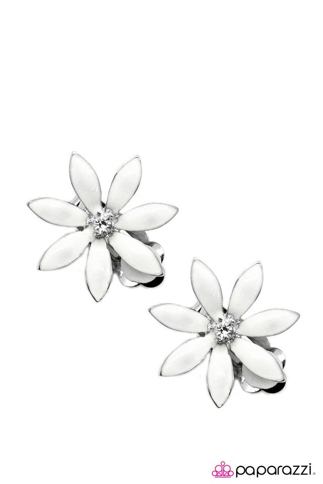 Paparazzi ♥ Snap Out Of It - White ♥ Earrings