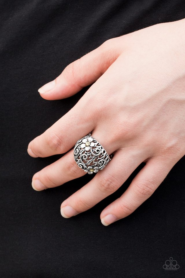 Paparazzi ♥ Spring Holiday - Yellow ♥ Ring