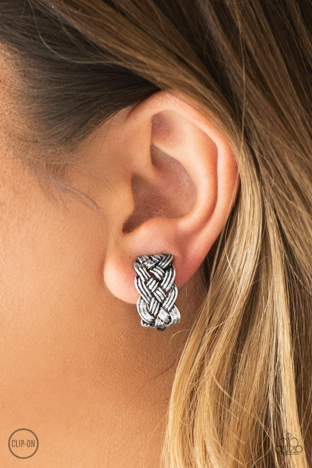 Paparazzi ♥ Urban Ulterior - Silver ♥  Clip-On