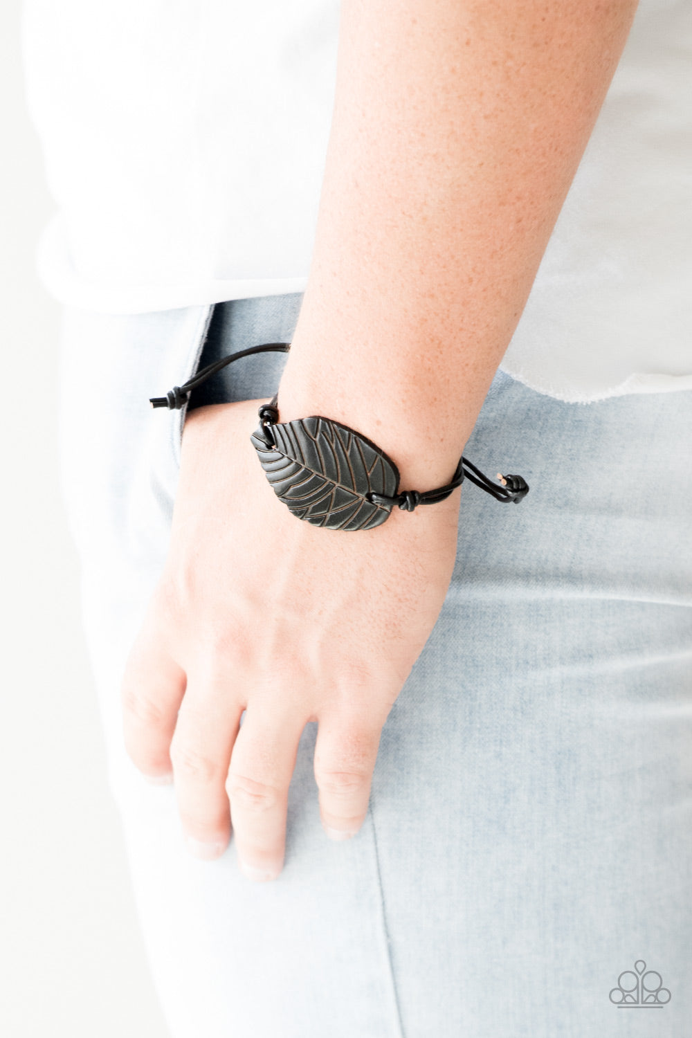 Paparazzi ♥ Forest Forager - Black ♥  Bracelet