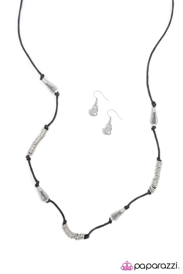 Paparazzi ♥ Spring Into Action - Black ♥ Necklace