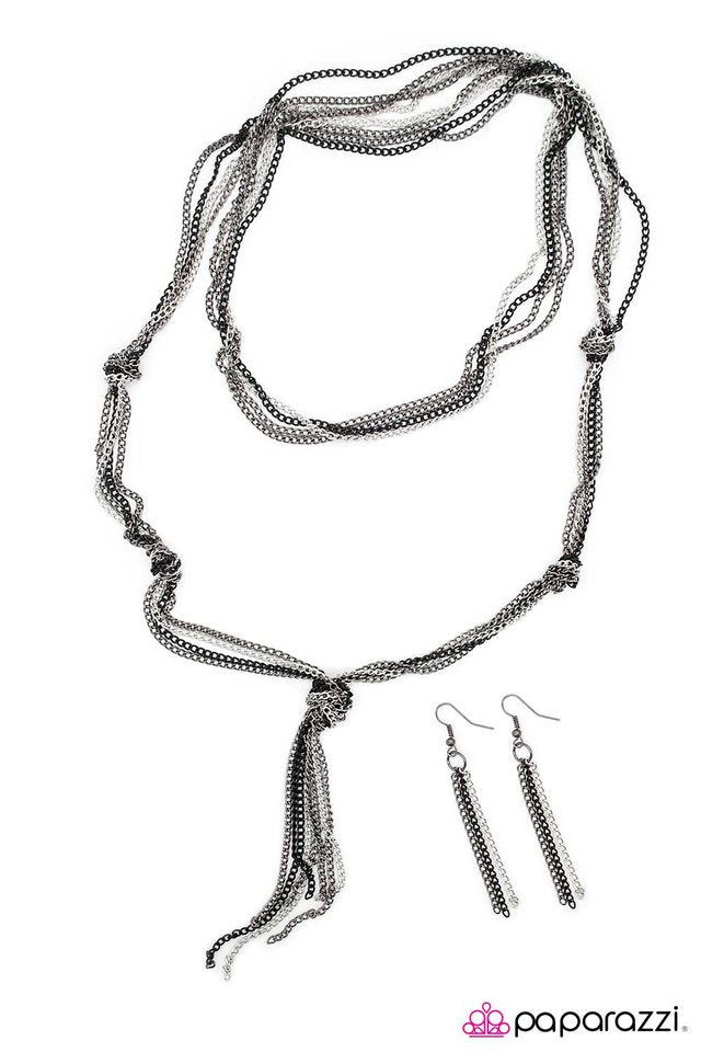 Paparazzi ♥ KNOT A Chance! - Black ♥ Necklace